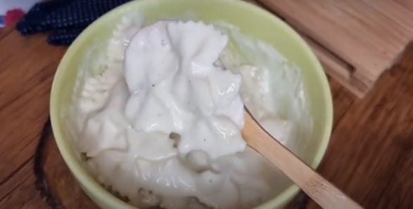 Prato com macarrão e molho branco