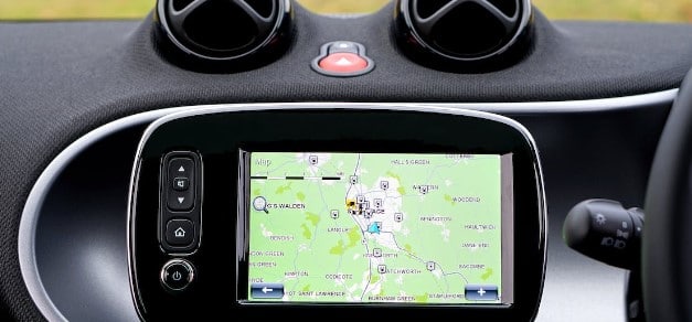 Tela de GPS dentro do carro