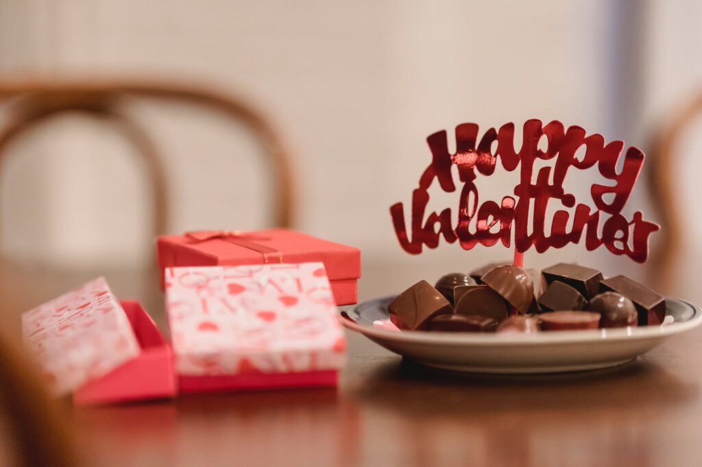 Chocolates em uma mesa