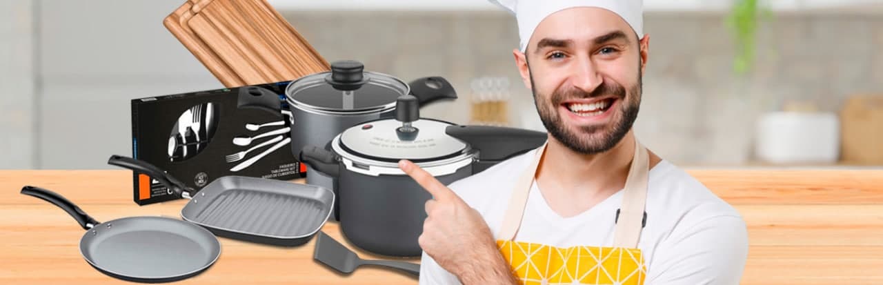 Cozinheiro com produtos para preparar receitas