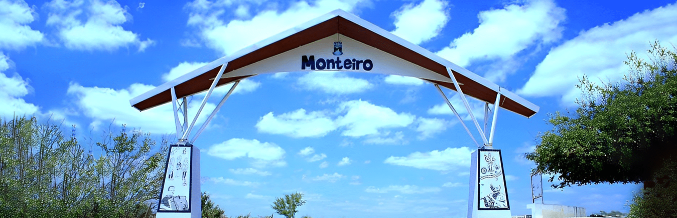 Letreiro de entrada na cidade de Monteiro na Paraíba